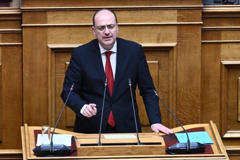 Λαζαρίδης: Παρουσίασε το πτυχίο του από κολέγιο